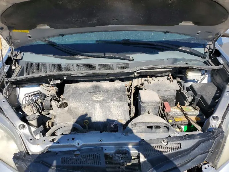 2011 TOYOTA SIENNA LE  