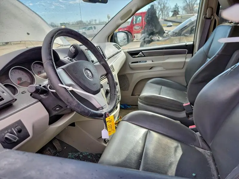 2010 VOLKSWAGEN ROUTAN SE  