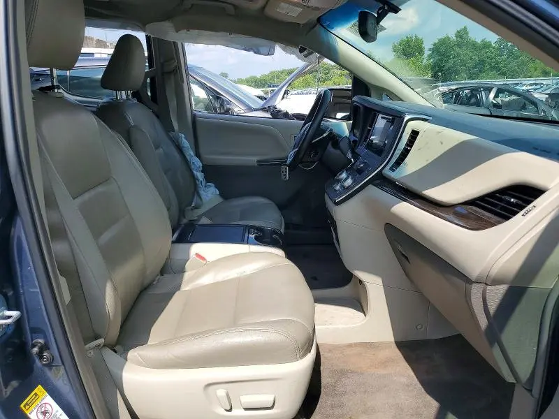 2015 TOYOTA SIENNA XLE 8-PASSENGER  