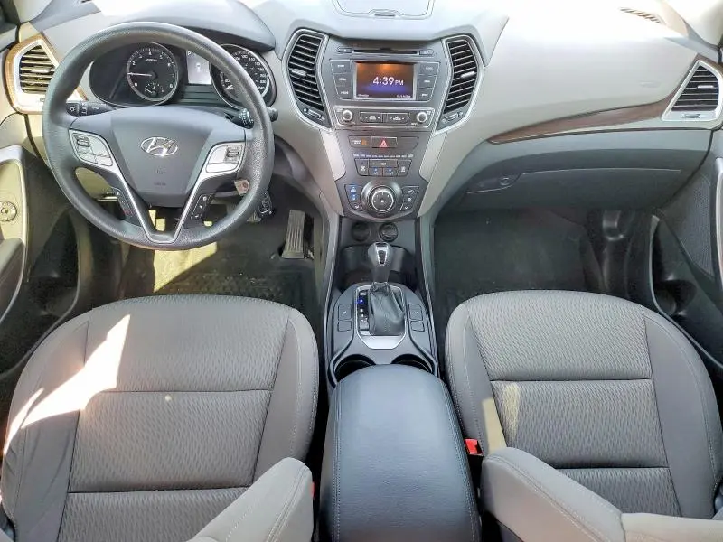 2018 HYUNDAI SANTA FE SE  