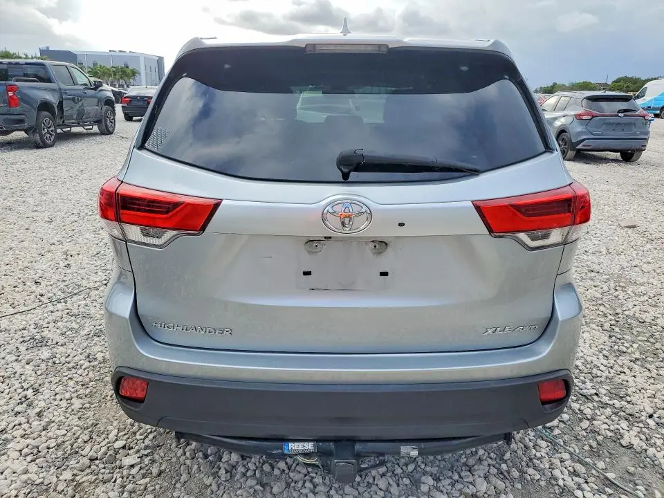 2017 TOYOTA HIGHLANDER XLE  