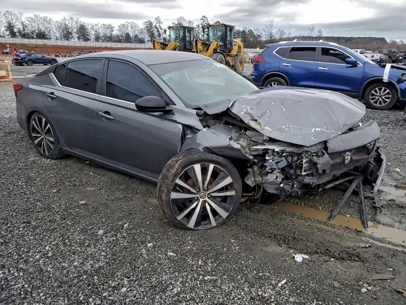 2019 NISSAN ALTIMA SR  