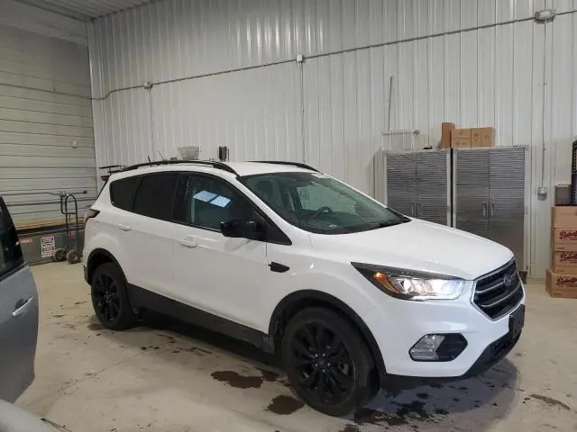 2017 FORD ESCAPE SE  