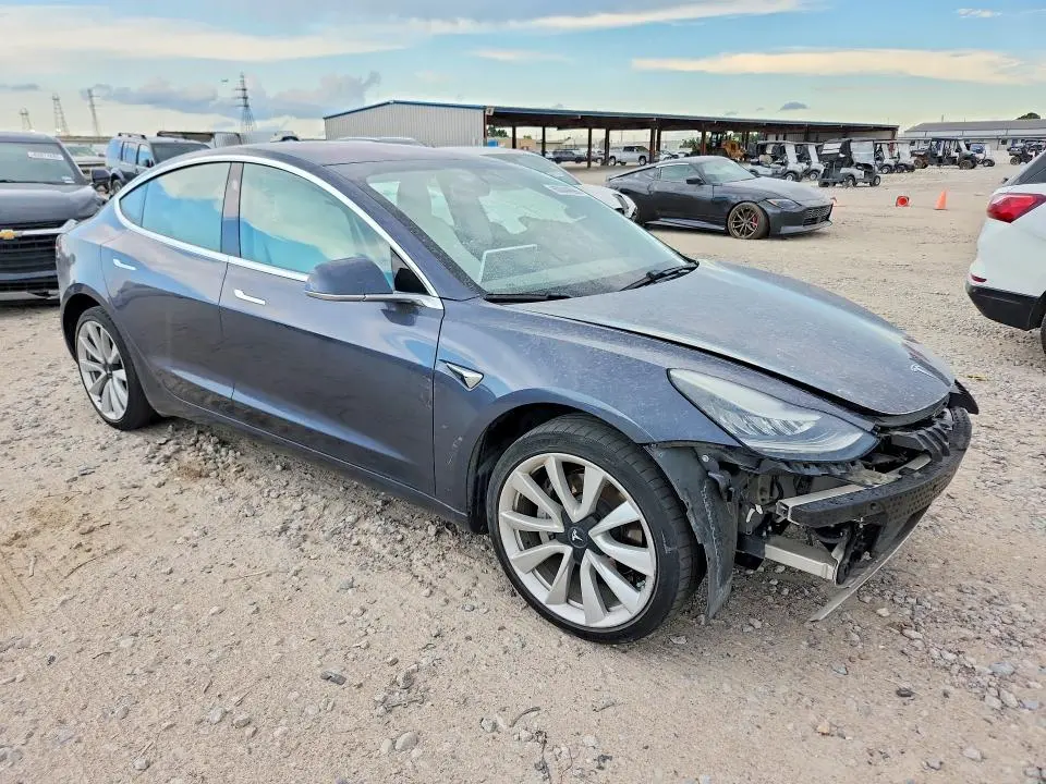 2018 TESLA MODEL 3   