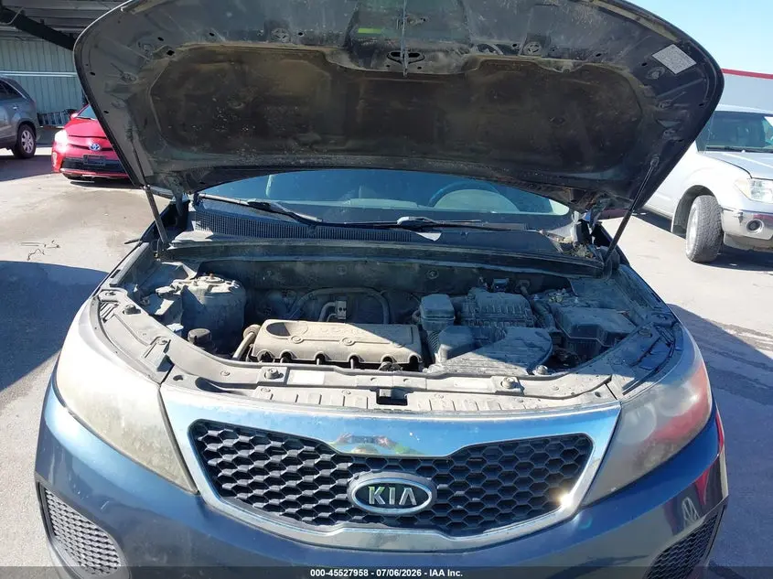 2011 KIA SORENTO LX