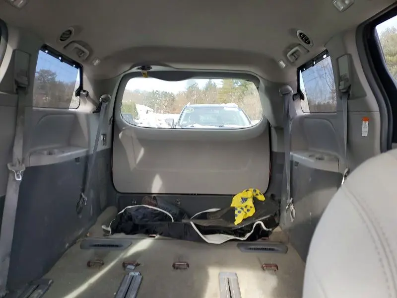 2018 TOYOTA SIENNA XLE  