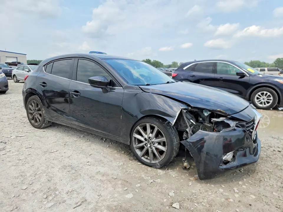 2018 MAZDA 3 TOURING  