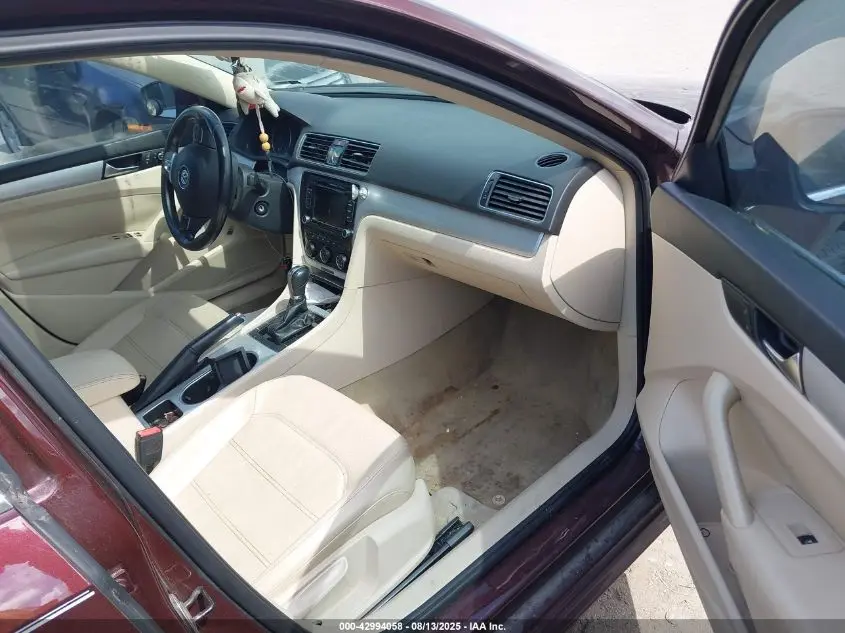 2013 VOLKSWAGEN PASSAT 2.0L TDI SE