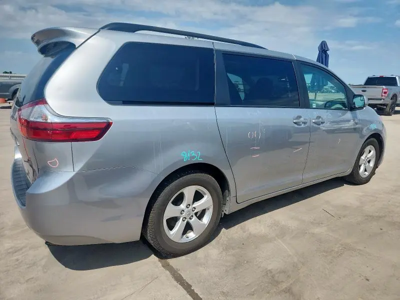2016 TOYOTA SIENNA LE  
