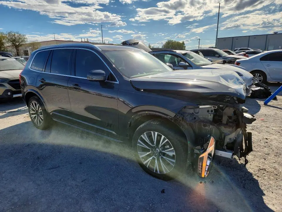 2022 VOLVO XC90 T6 MOMENTUM  