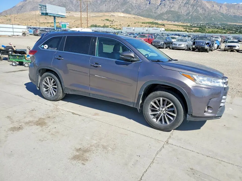 2019 TOYOTA HIGHLANDER XLE  