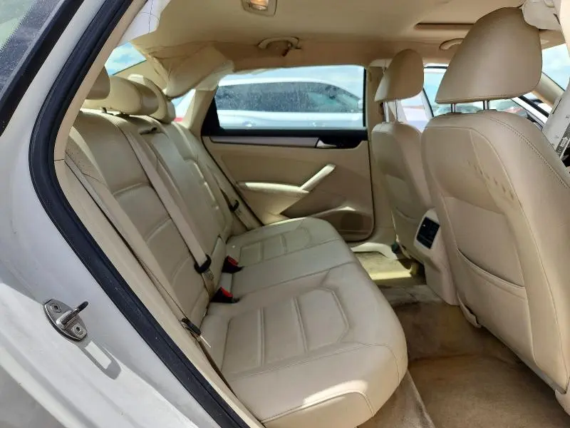 2014 VOLKSWAGEN PASSAT SE  