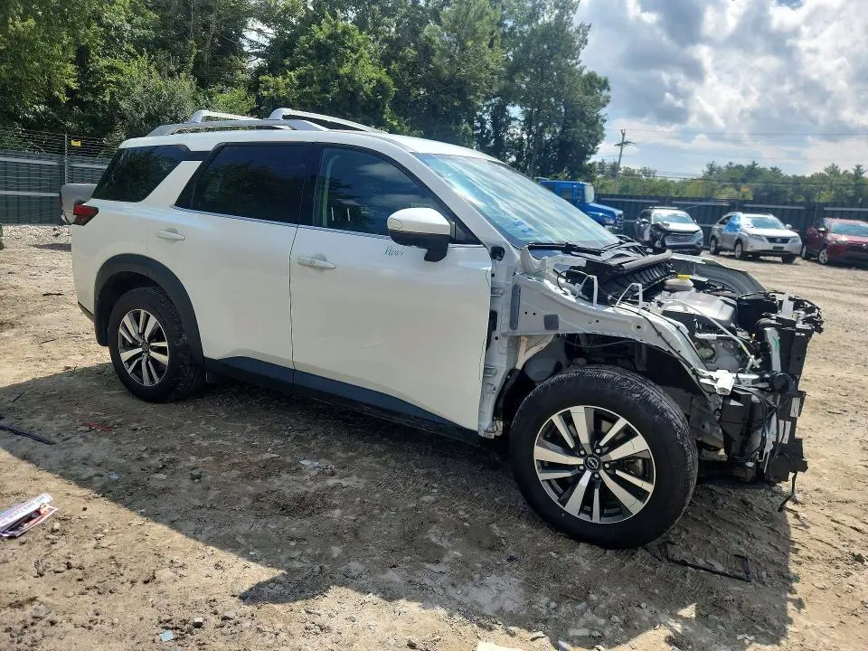 2024 NISSAN PATHFINDER SL  