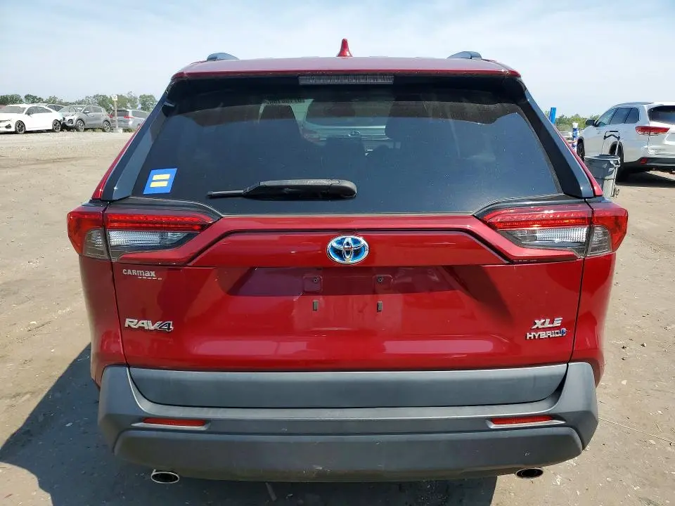 2021 TOYOTA RAV4 XLE  