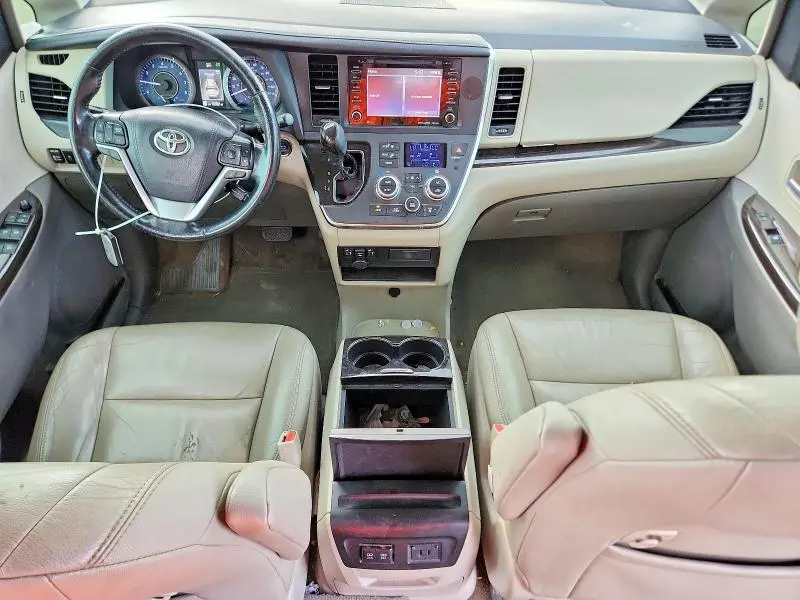 2018 TOYOTA SIENNA XLE 8-PASSENGER  