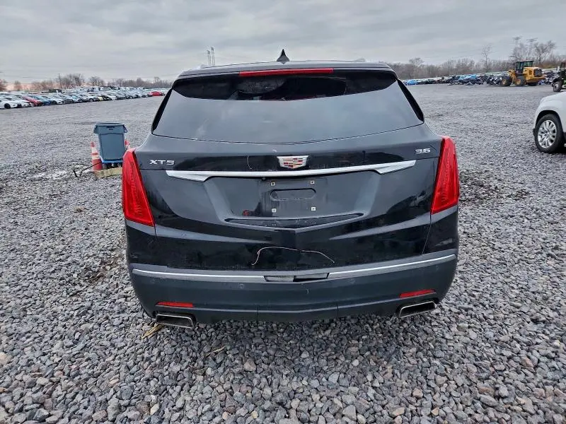 2017 CADILLAC XT5   
