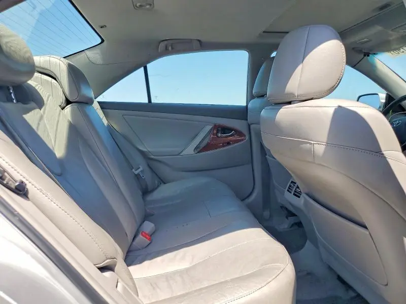 2011 TOYOTA CAMRY XLE V6  