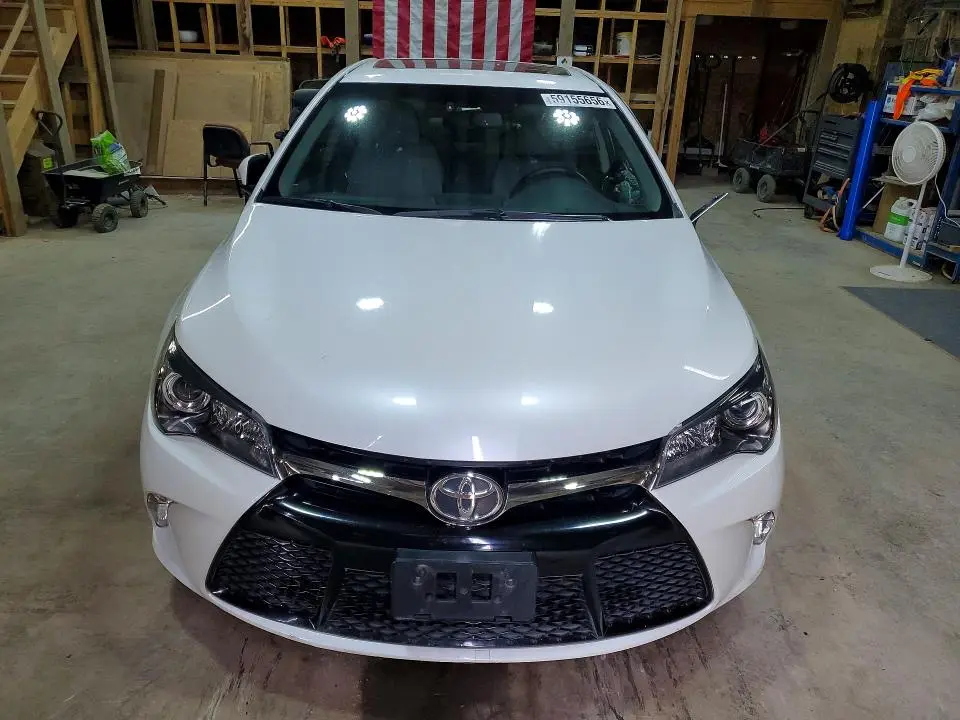 2015 TOYOTA CAMRY SE  