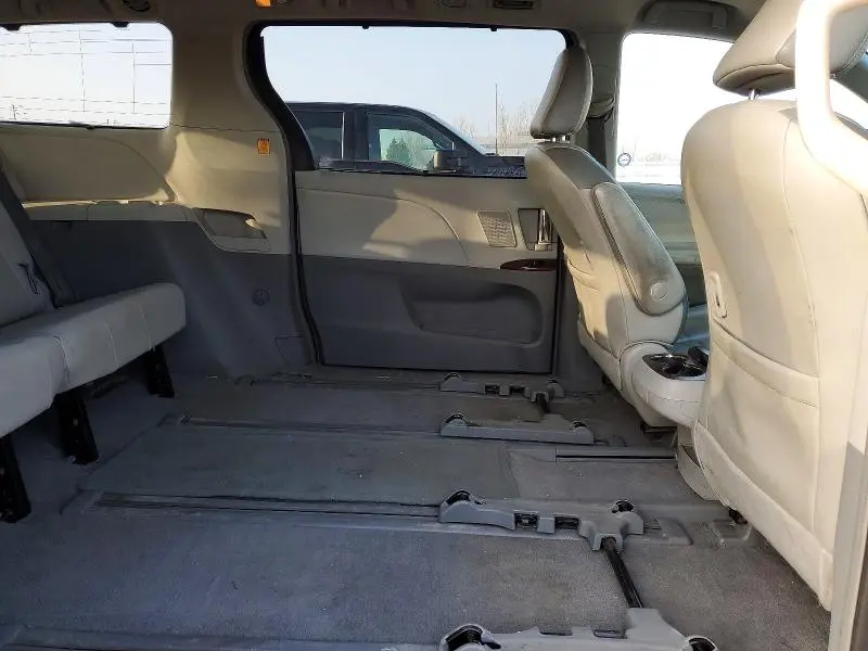 2011 TOYOTA SIENNA XLE  