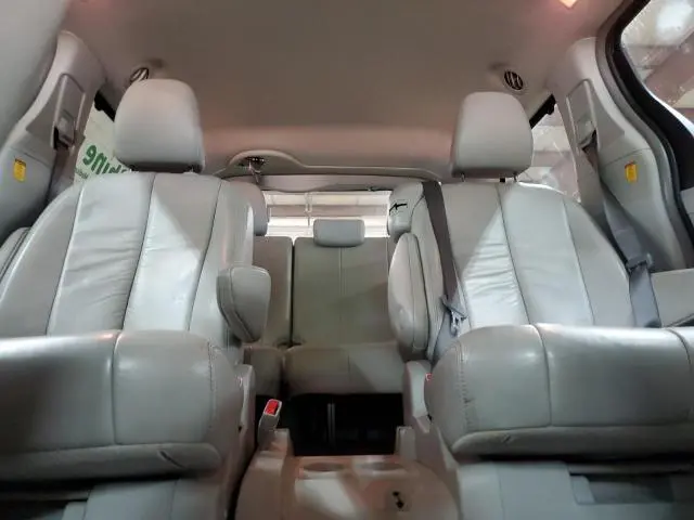 2012 TOYOTA SIENNA XLE  