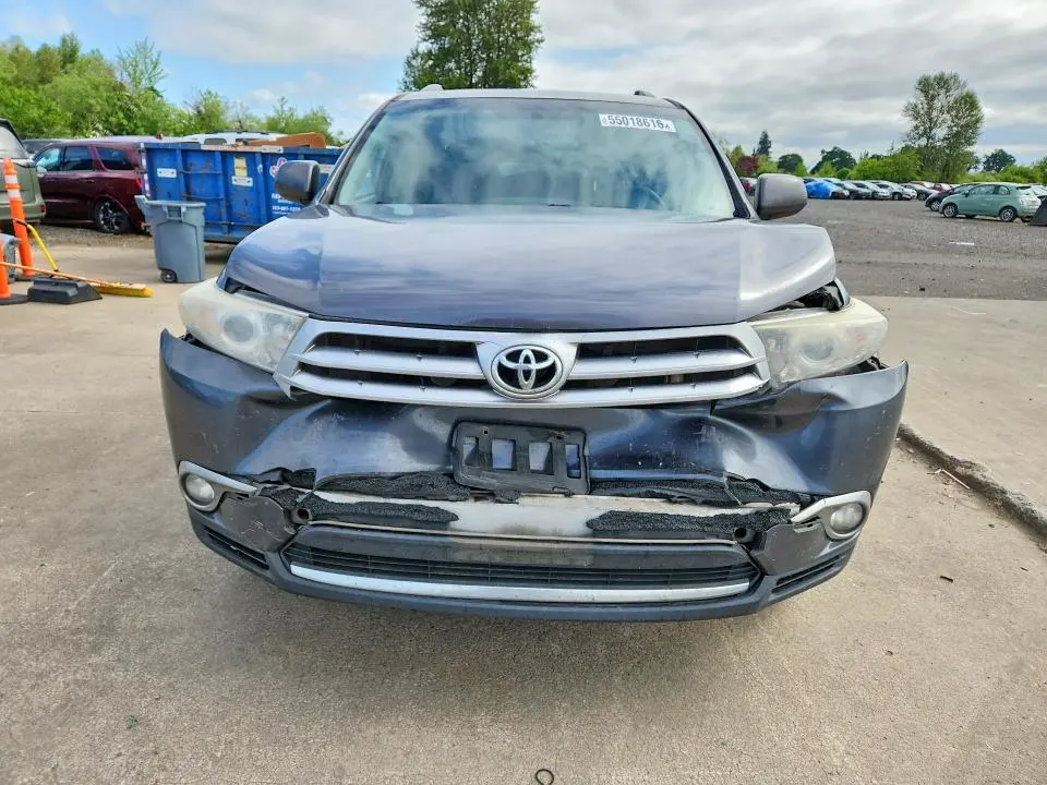 2013 TOYOTA HIGHLANDER SE  