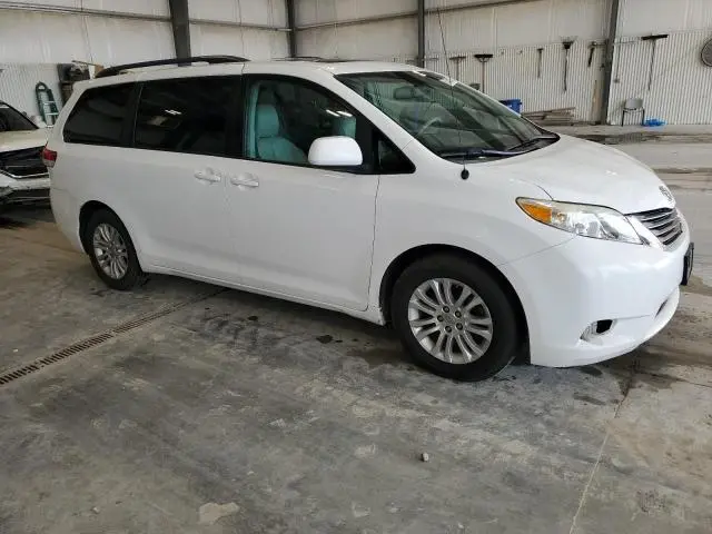 2012 TOYOTA SIENNA XLE  