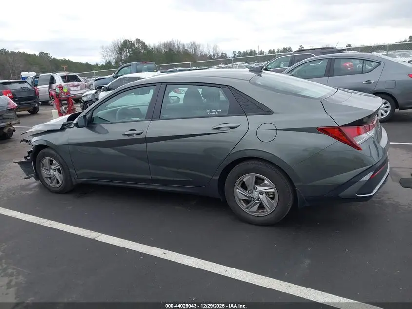 2024 HYUNDAI ELANTRA SE