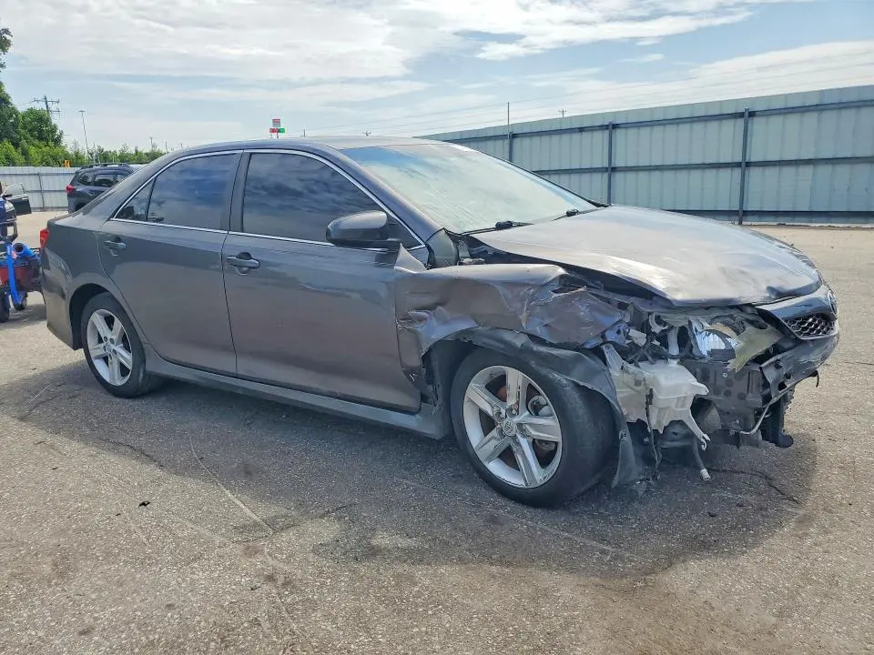 2014 TOYOTA CAMRY SE  