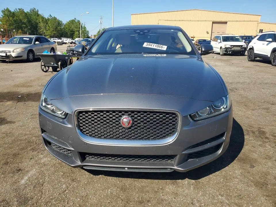 2017 JAGUAR XE PRESTIGE  