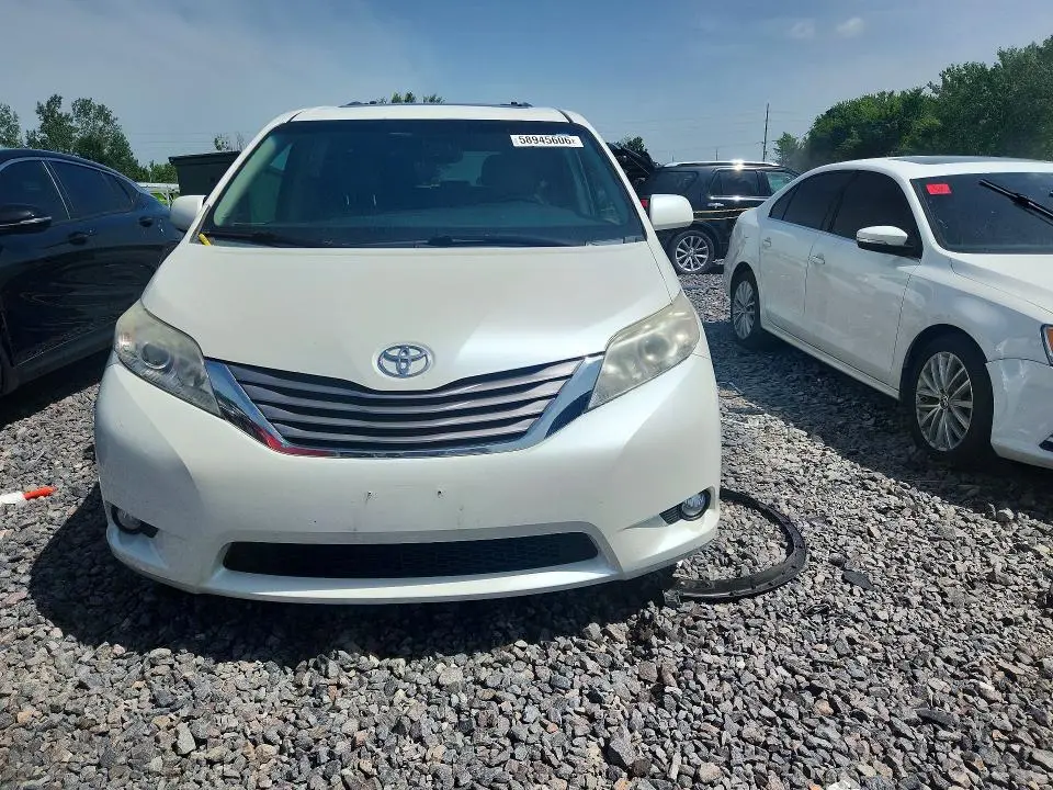 2015 TOYOTA SIENNA XLE PREMIUM 8-PASSENGER  