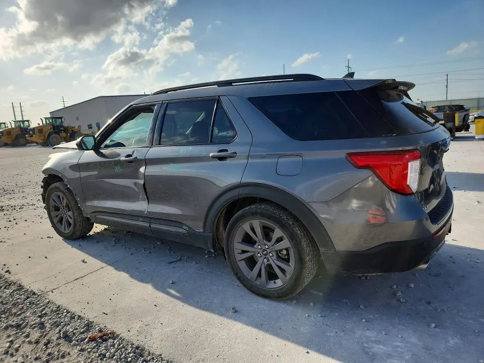 2023 FORD EXPLORER XLT  