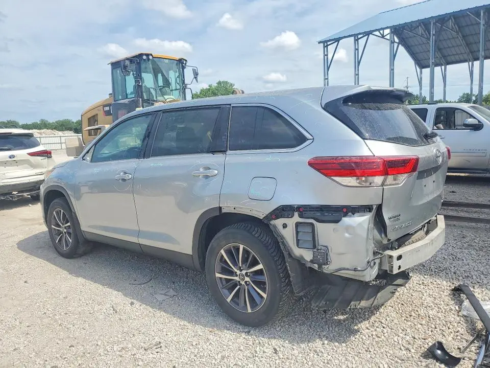2019 TOYOTA HIGHLANDER SE  