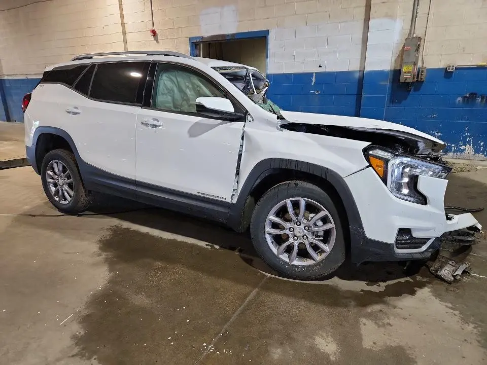 2024 GMC TERRAIN SLT  