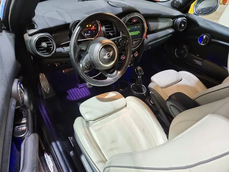 2017 MINI COOPER   