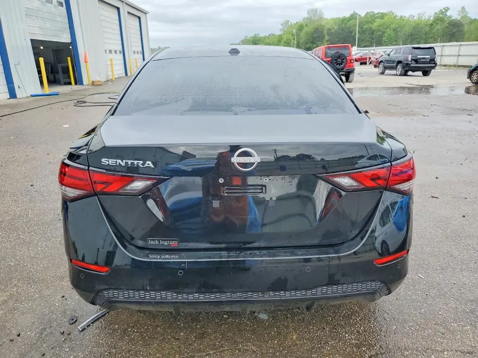 2025 NISSAN SENTRA SV  