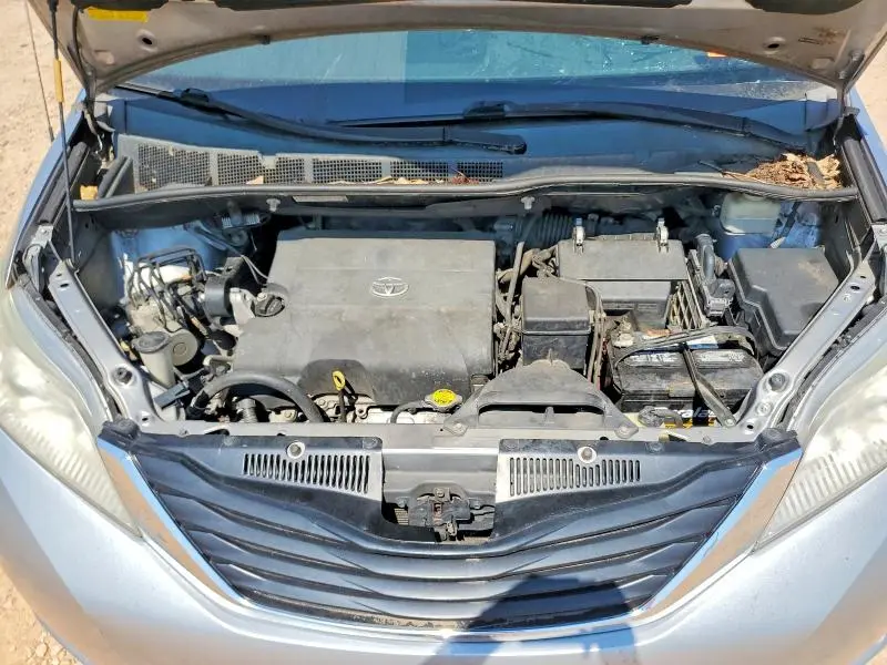 2013 TOYOTA SIENNA LE  