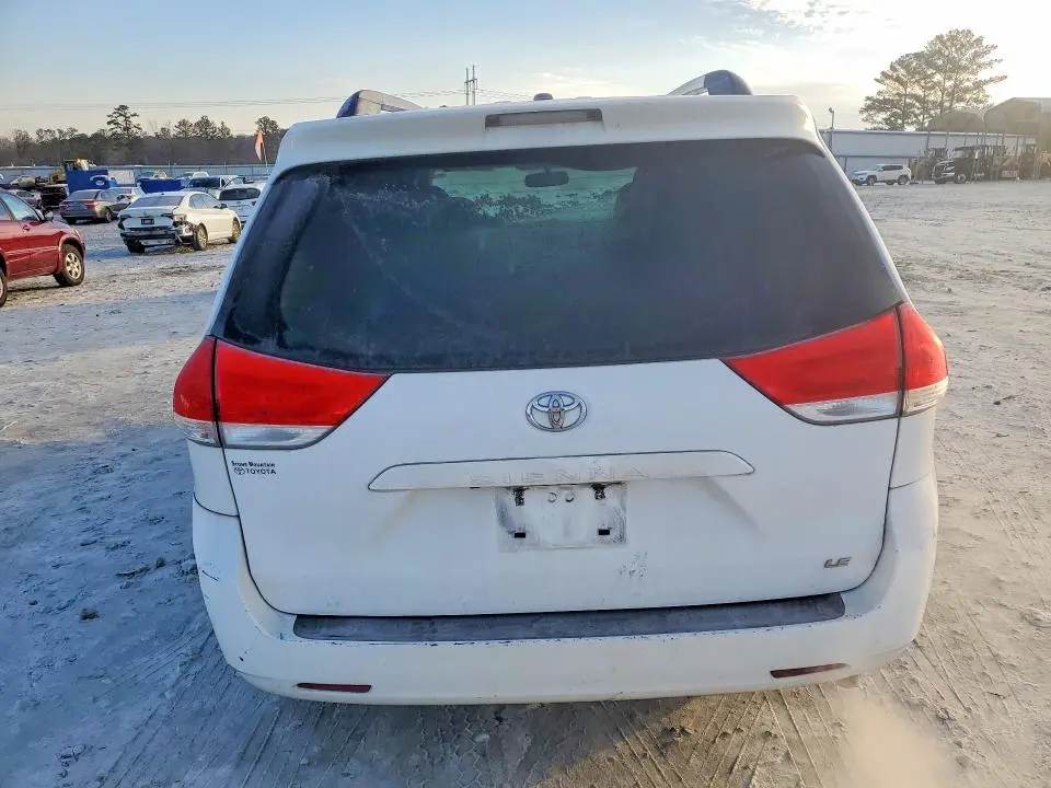 2011 TOYOTA SIENNA LE  