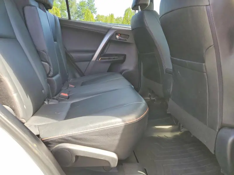 2016 TOYOTA RAV4 SE  