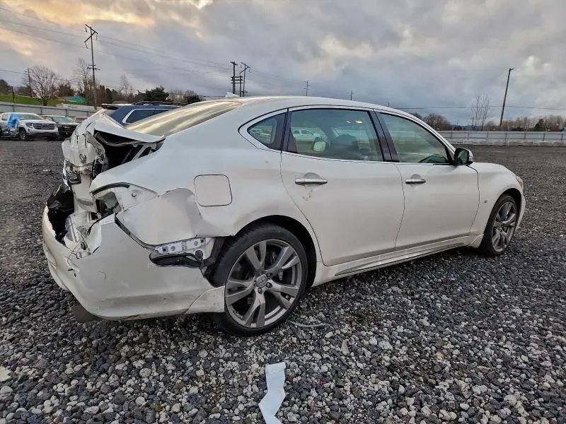 2015 INFINITI Q70L 3.7  