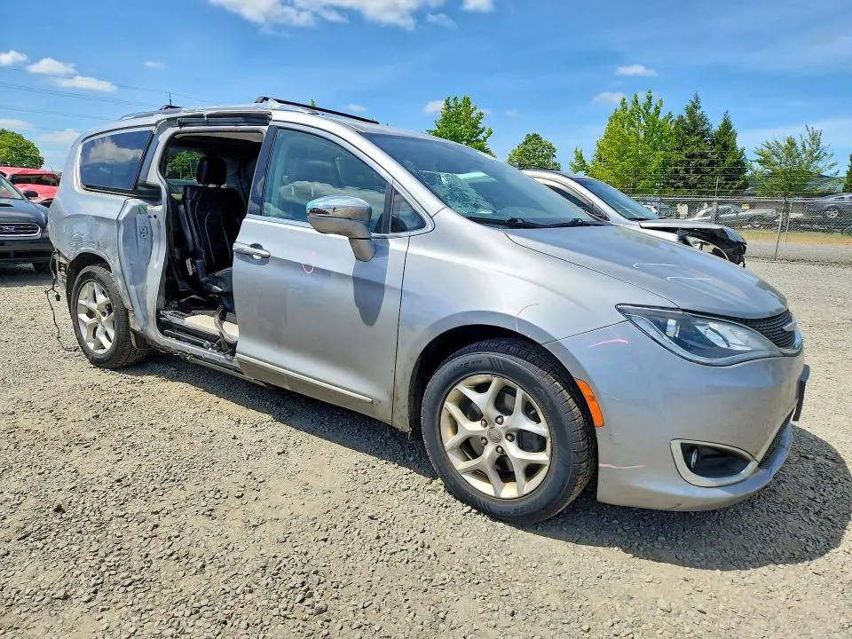 2019 CHRYSLER PACIFICA LIMITED  