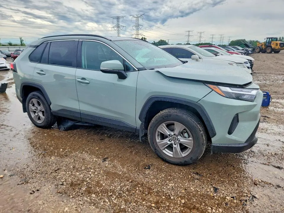 2023 TOYOTA RAV4 XLE  