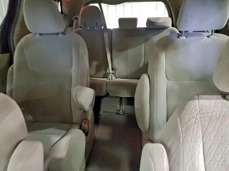 2015 TOYOTA SIENNA LE  