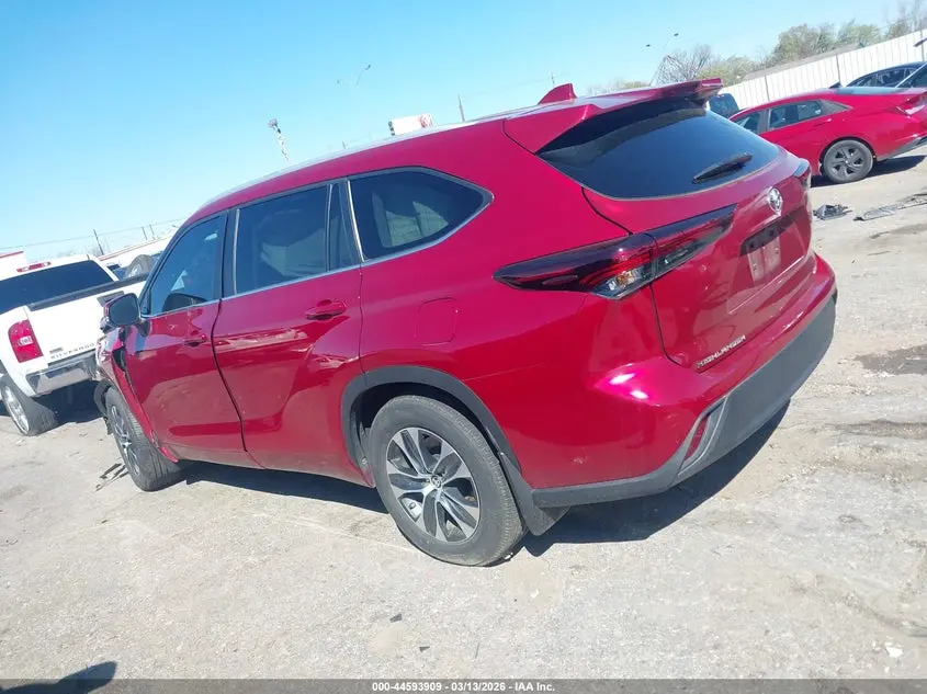 2024 TOYOTA HIGHLANDER XLE