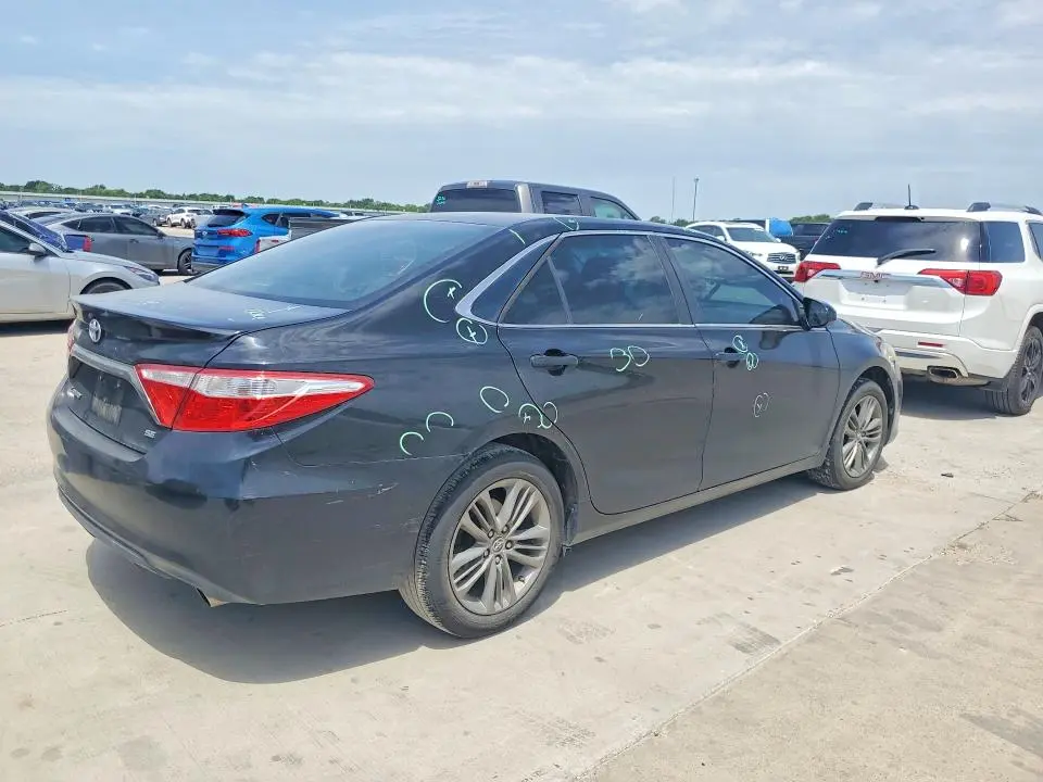 2015 TOYOTA CAMRY SE  