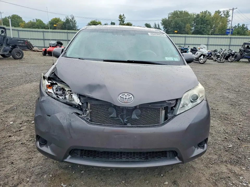 2011 TOYOTA SIENNA LE  