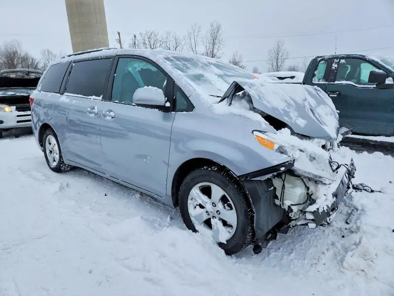 2015 TOYOTA SIENNA LE  
