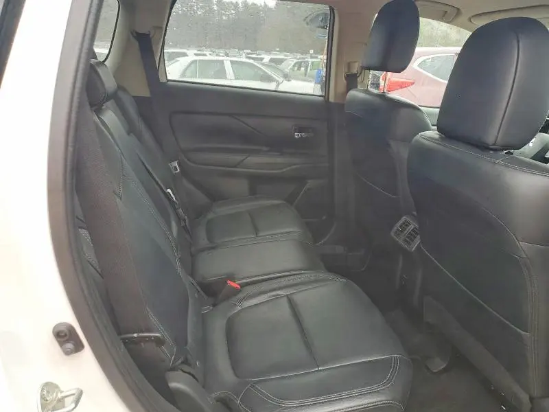 2020 MITSUBISHI OUTLANDER SE  