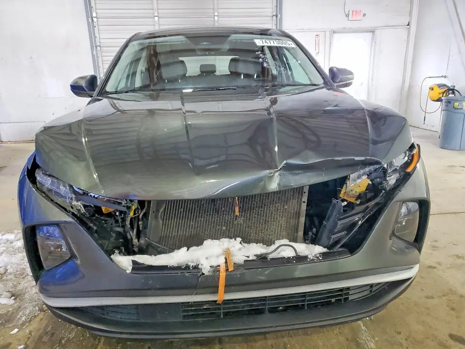 2022 HYUNDAI TUCSON SE  