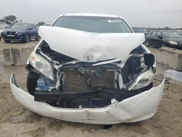 2015 TOYOTA SIENNA LE  