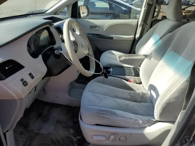 2013 TOYOTA SIENNA LE  